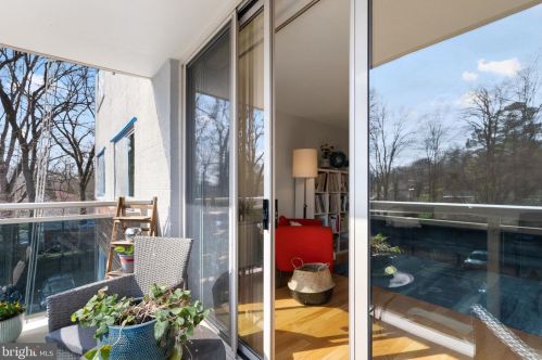 7333 New Hampshire Ave, Silver Spring MD  20912-6958 exterior