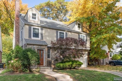 1126 Laurelton Pkwy, Teaneck, NJ 07666-2763