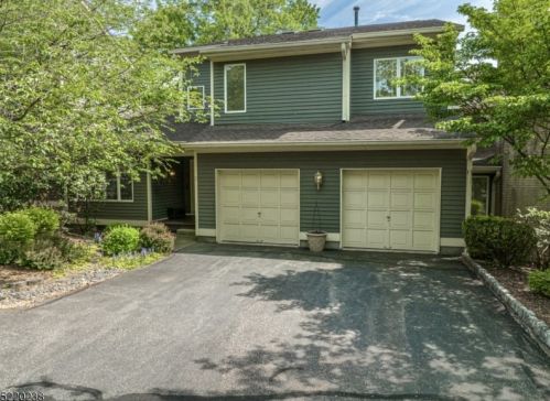 2 Mission Hills Rd, Annandale, NJ 08801-1622