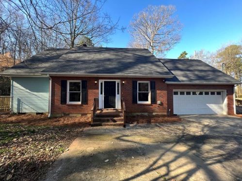 785 Lakeshore Dr, Gainesville, GA 30501-2710