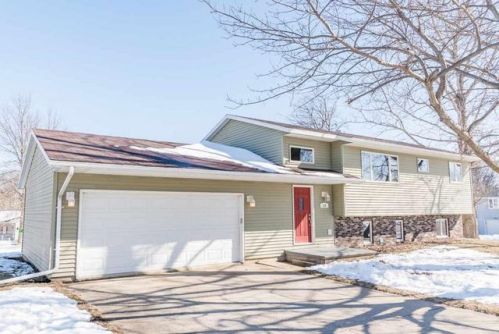 930 Prestien Dr, Denver IA  50622-9589 exterior