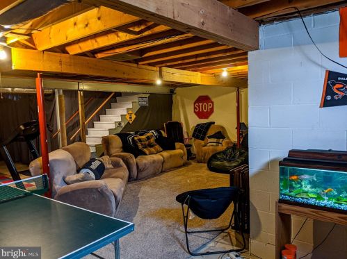 18 Sycamore Ln, Hanover PA 17331-4937 exterior