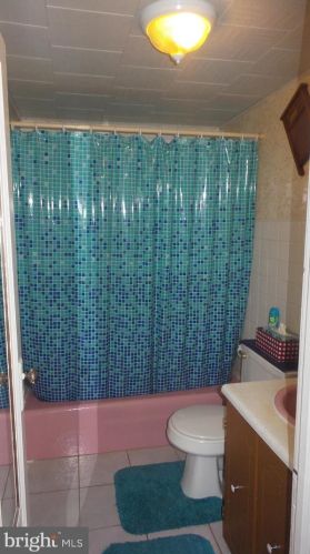 262 Bakers Basin Rd, Trenton NJ  08648-3312 exterior