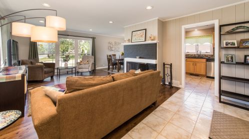 293 Drake Ln, Des Plaines, IL 60016-2156