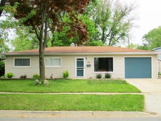 416 Tanglewood Dr, Streamwood, IL 60107-1245