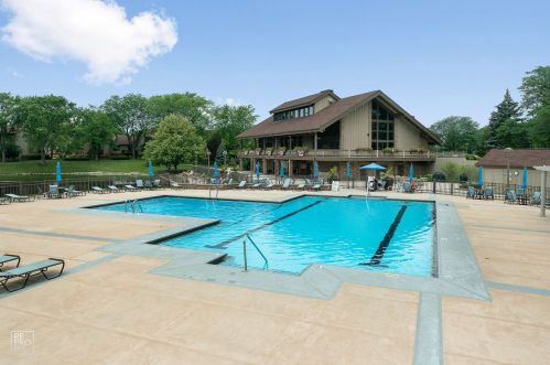 101 Lake Hinsdale Dr, Willowbrook IL  60527-2257 exterior