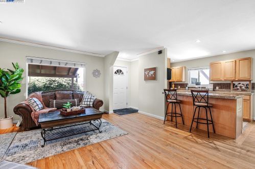 1347 Hillview Dr, Livermore, CA 94551-1612