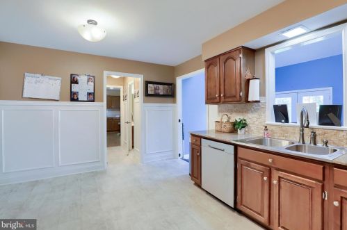 1551 Dunmore Dr, Lancaster PA  17602-1247 exterior