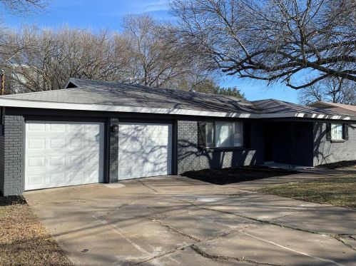 1115 Sproles Dr, Fort Worth, TX 76126-3329
