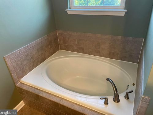 2258 Water Garden Dr, Hanover PA 17331-8319 exterior