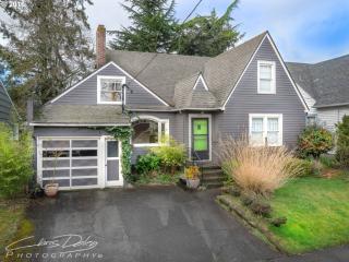 2115 59th Ave, Portland, OR 97215-4013
