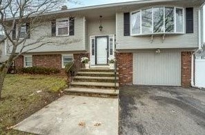 13 Ricci Dr, Providence, RI 02911-2417