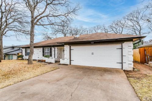 2920 Magnolia Ct, Bedford, TX 76021-2706