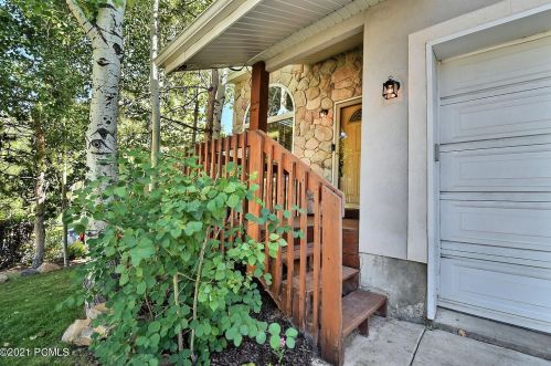 8028 Springshire Dr, Park City UT 84098-5396 exterior