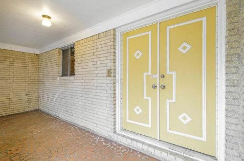 558 Larchmont Dr, Atlanta GA  30318-7112 exterior