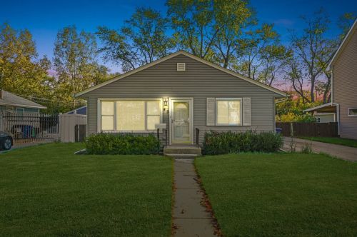 43 Warrington Rd, Des Plaines, IL 60016-2251