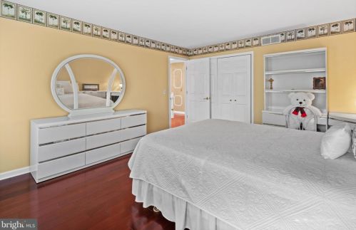 16 Ronit Dr, Trenton NJ 08628-2225 exterior