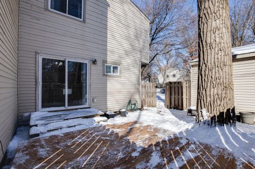 1522 Aspen Dr, Saint Paul MN  55122-1305 exterior