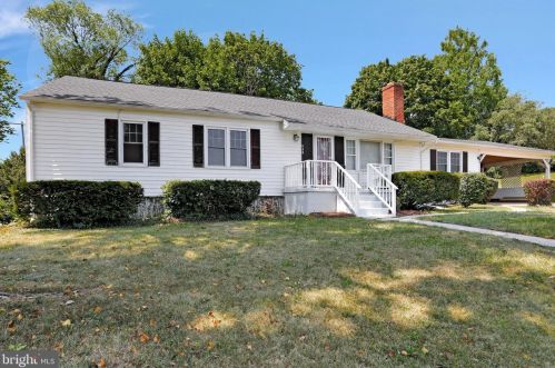 448 Seminary St, Charles Town, WV 25414-1349