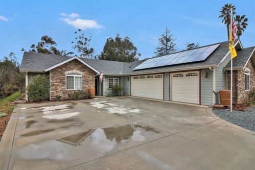 24016 Sargeant Rd, Ramona, CA 92065-4091