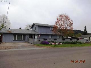311 Maple St, Riddle, OR 97469-8763