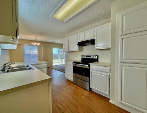 7208 Rdg Rd, Fort Worth TX  76133-7726 exterior