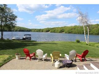 39 Lynwood Dr, Vernon, CT 06066-6136