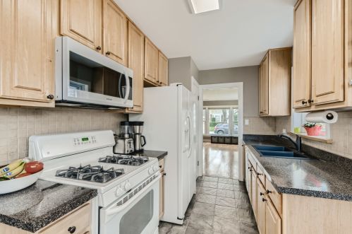 7022 Keeney St, Niles IL  60714-3038 exterior