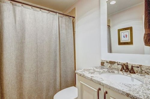 4800 Berkeley Walk Pt, Duluth GA  30096-6193 exterior