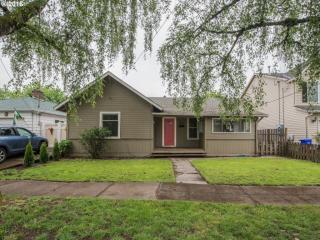 230 Hereford St, Gladstone OR  97027-2044 exterior