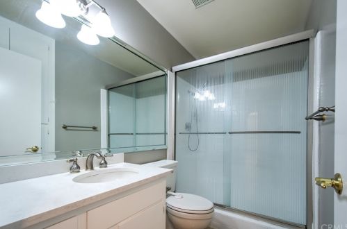 19 Woodland Dr, Irvine CA  92604-4534 exterior