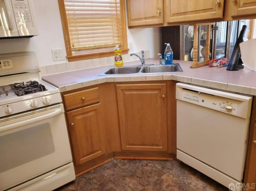 30 Coke Ave, Avenel, NJ 07001-1913