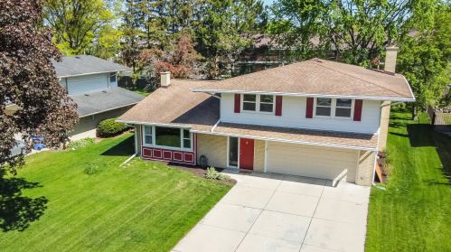 2710 Briarwood Dr, Arlington Hts, IL 60005-4603