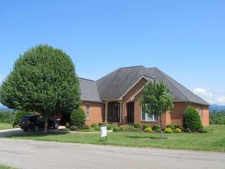 120 Golf Villa Dr, Greeneville, TN 37743-8970