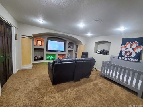 5273 Nepal Way, Aurora CO  80015-6441 exterior