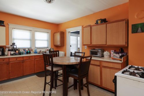 11 Rdg Ave, Tinton Falls NJ 07712-6746 exterior