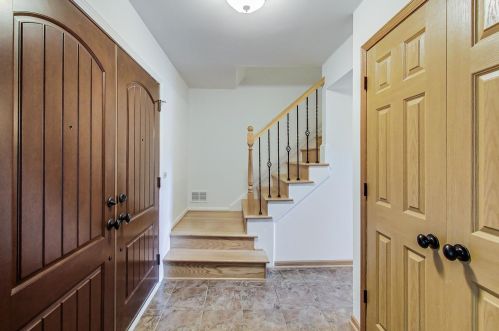 915 Greenridge Rd, Buffalo Grove, IL 60089-4117