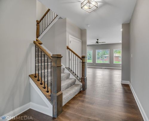 71 Levanno Dr, Crown Point, IN 46307-8573