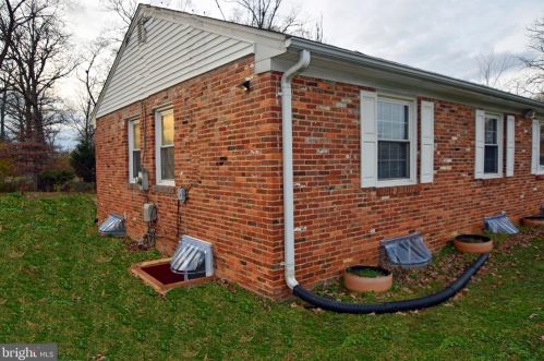 6404 Japonica St, Springfield VA  22150-1130 exterior