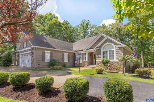56 Bunker Blvd, Bybee, VA 22963-2502