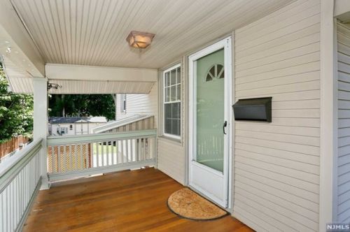 471 River Rd, N Milford, NJ 07646-1932