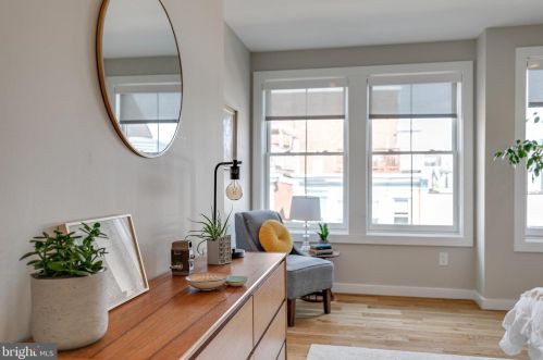 720 4 St, Philadelphia PA 19147-3127 exterior