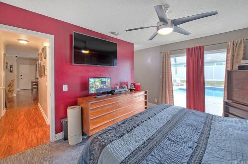 2742 Gleason Ct, Riverside CA  92506-4325 exterior