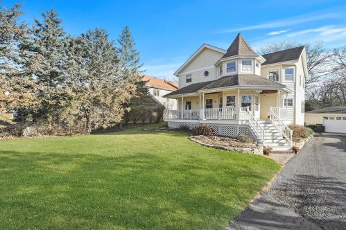 8929 Palisades Rd, Willowbrook, IL 60527-6257