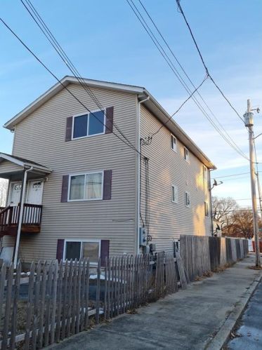 61 Clym St, Providence, RI 02908-2505