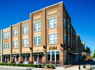 111 Main St, Carmel IN  46032-1910 exterior