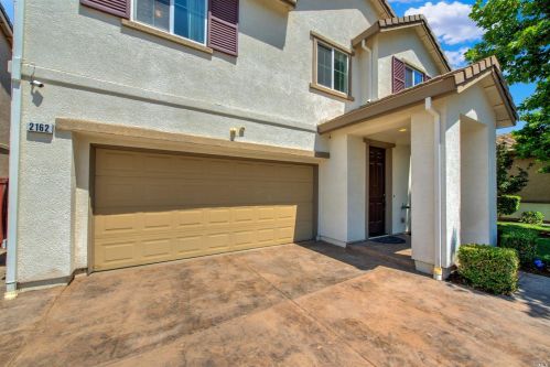 2162 Newcastle Dr, Vacaville, CA 95687-8251