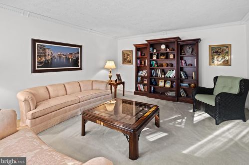 16 Ronit Dr, Trenton NJ 08628-2225 exterior