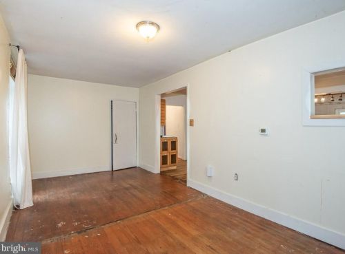 2122 Millcreek Rd, Lancaster PA  17602-4749 exterior