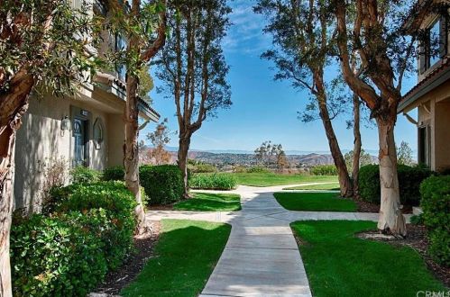 7894 Horizon View Dr, Anaheim CA  92808-1516 exterior